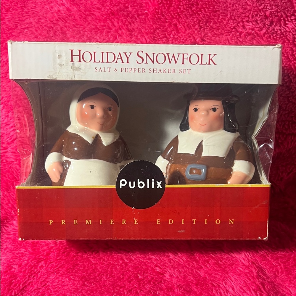 Publix Holiday Snowfolk Salt & Pepper Shaker Set - Brown and White